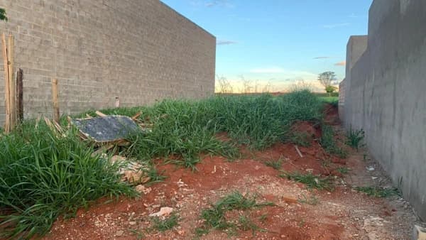 Terreno à venda no bairro Portal do Vale em Uberlândia/MG