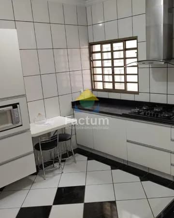 Casa Padrão 3/4 com suíte no bairro Santa Mônica