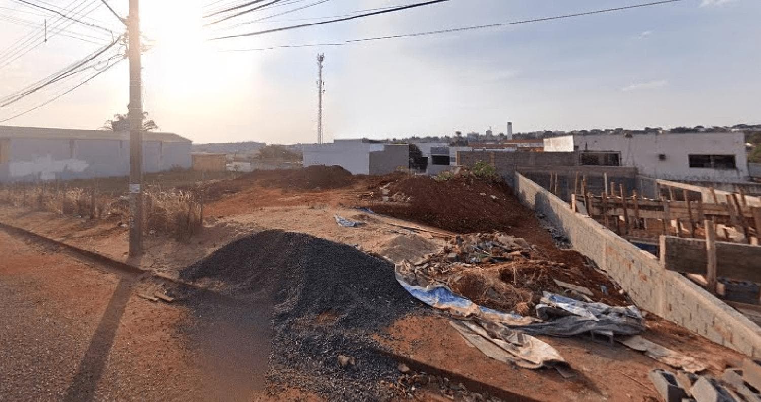Terreno à venda no bairro Osvaldo Rezende em Uberlândia/MG