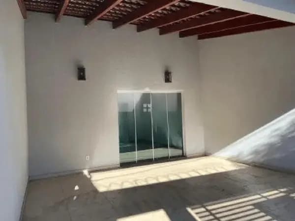 Casa à venda no bairro Santa Luzia em Uberlândia/MG