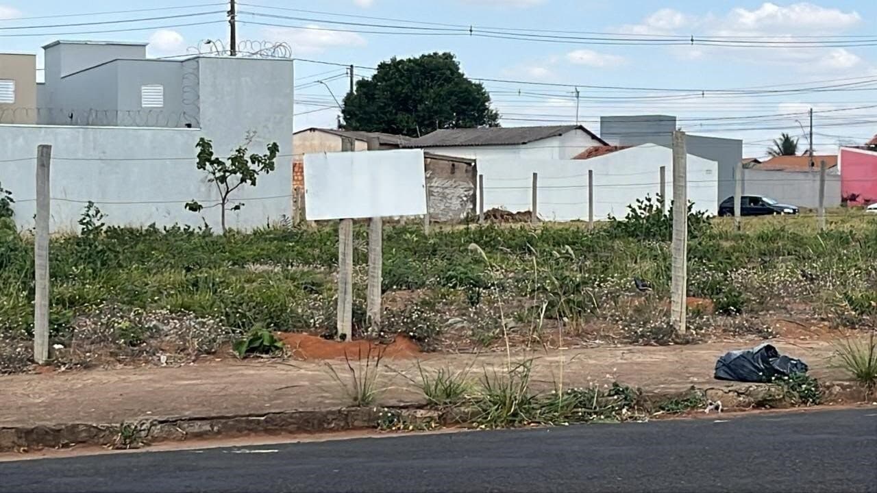 Terreno à venda no bairro Luizote de Freitas em Uberlândia/MG