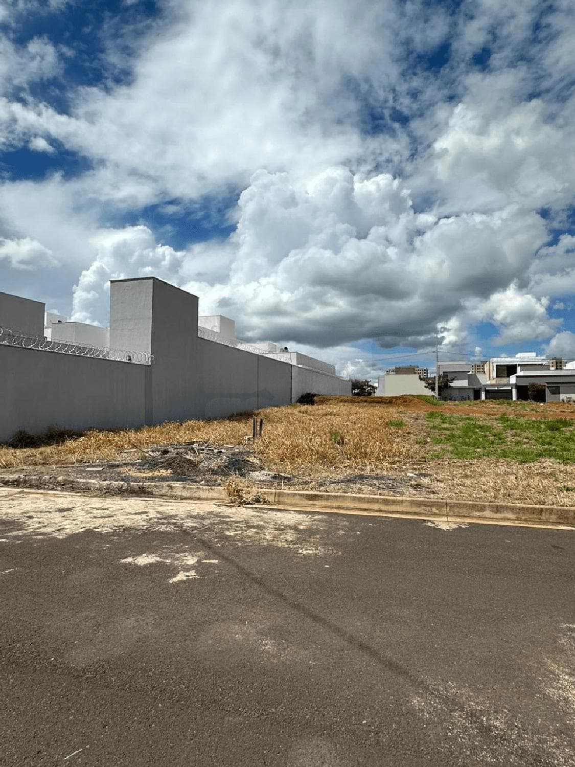 Terreno à venda no bairro Grand Ville em Uberlândia/MG