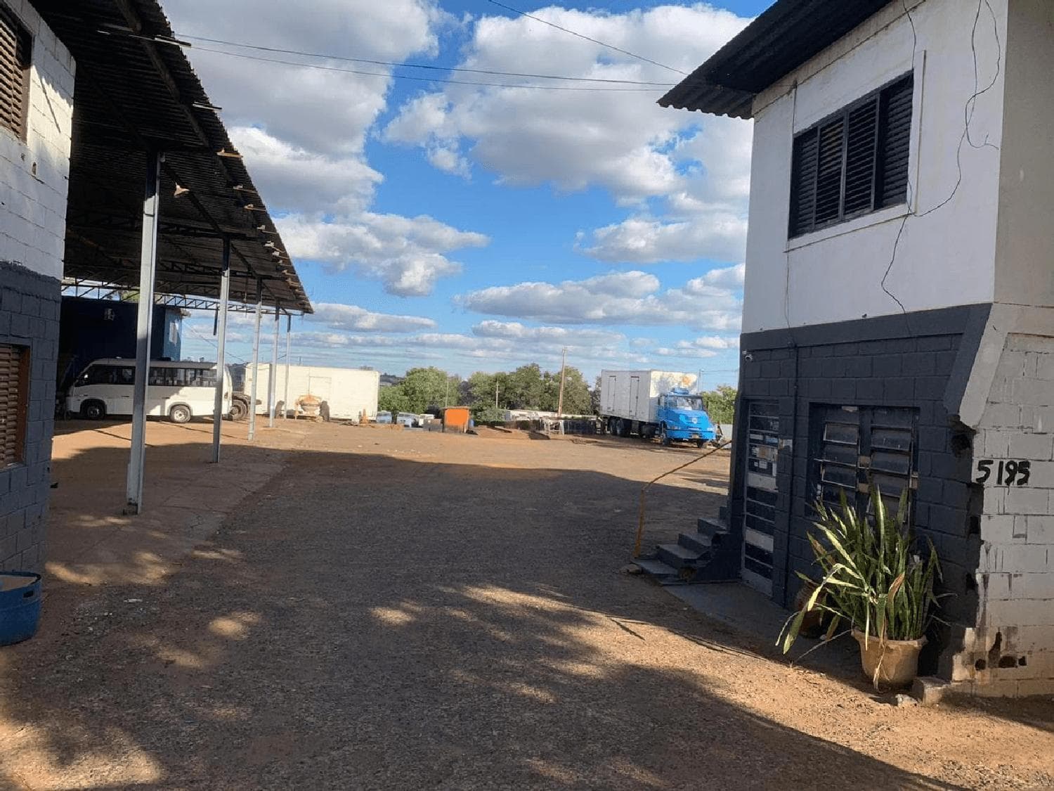 Ponto Comercial à venda no bairro Distrito Industrial em Uberlândia/MG