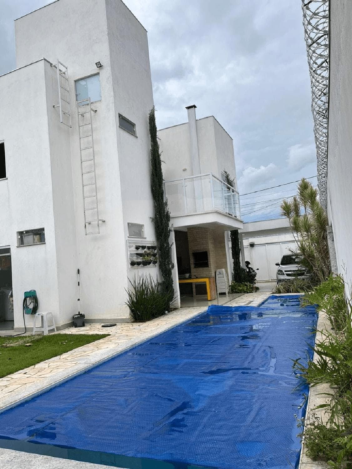 Casa à venda no bairro Jardim Veneza em Uberlândia/MG