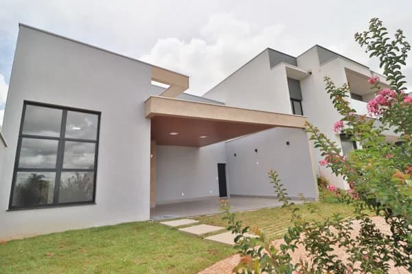 Casa à venda no bairro Grand Ville em Uberlândia/MG