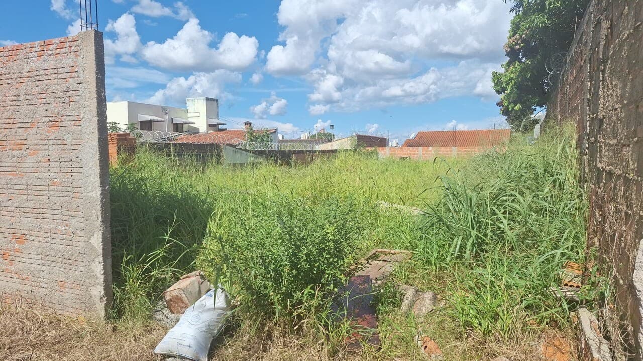 Terreno à venda no bairro Tubalina em Uberlândia/MG