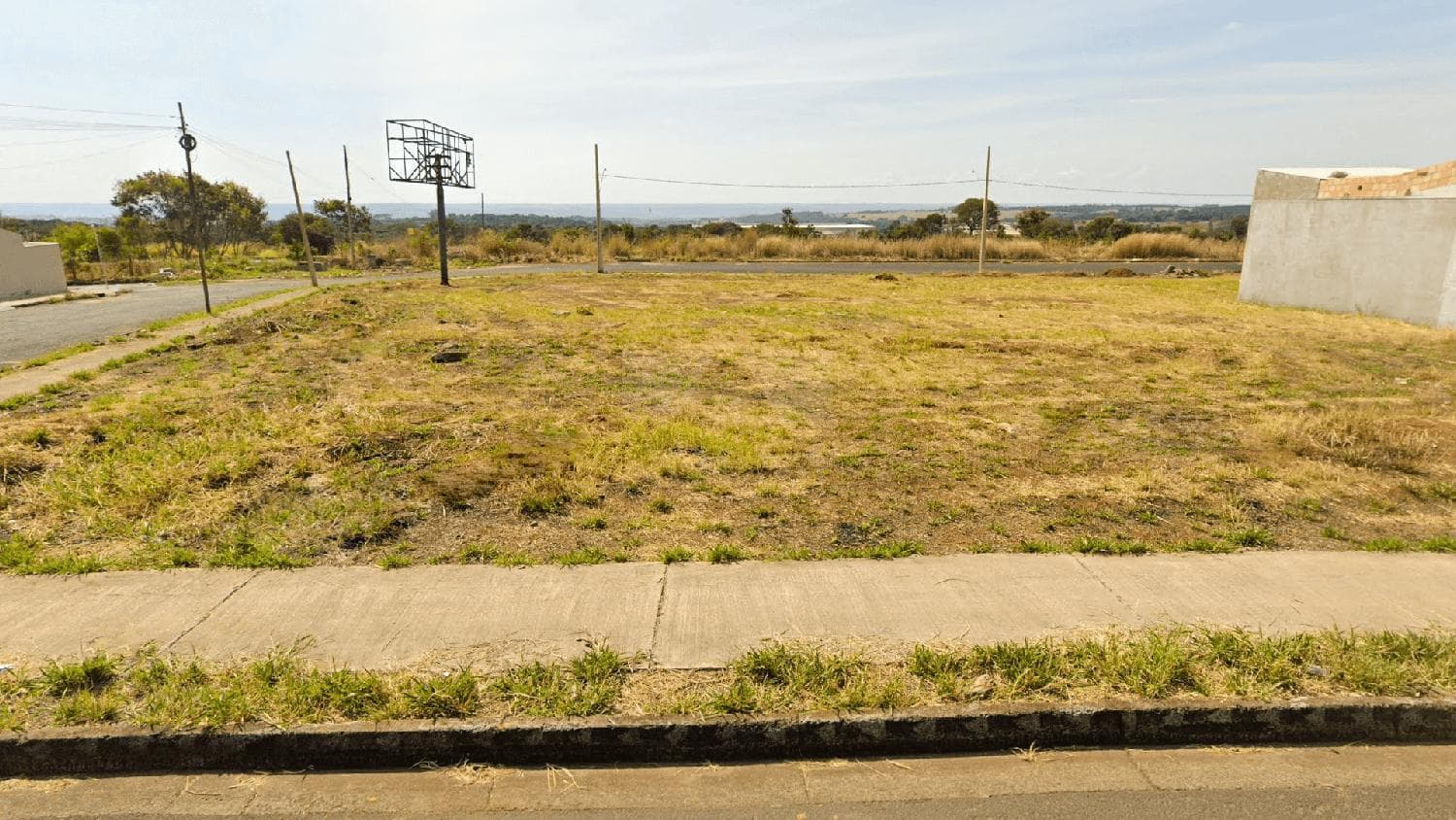Terreno à venda no bairro New Golden Ville em Uberlândia/MG