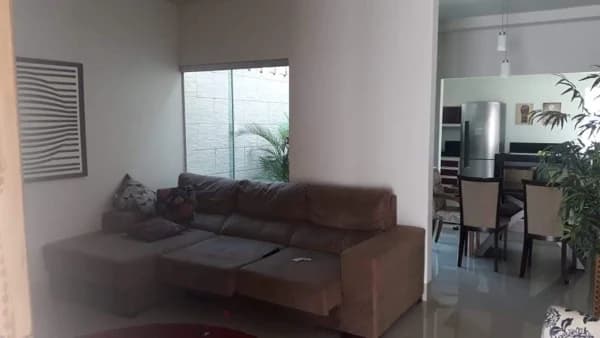 Casa à venda no bairro Jardim Holanda em Uberlândia/MG