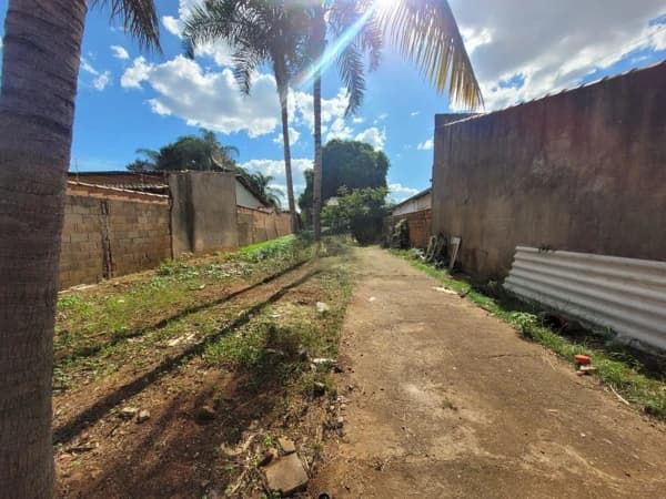 Terreno à venda no bairro Jardim das Palmeiras em Uberlândia/MG