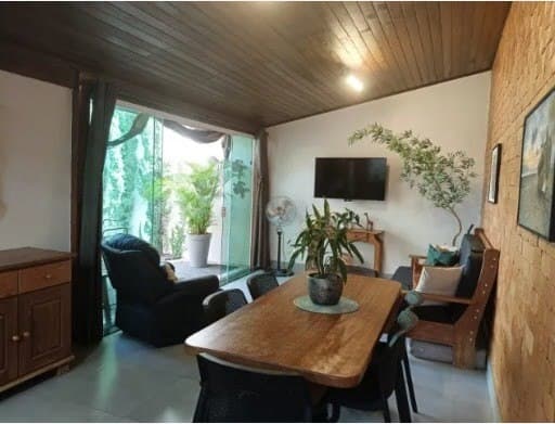 Casa à venda no bairro Minas Gerais em Uberlândia/MG