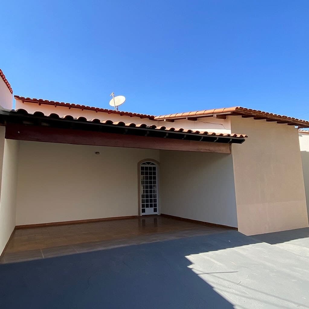 Casa à venda no bairro Santa Mônica em Uberlândia/MG