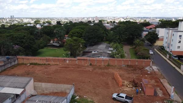 Terreno à venda no bairro Saraiva em Uberlândia/MG