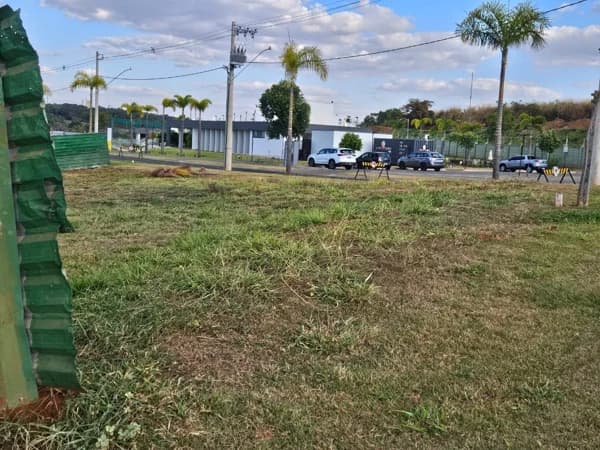 Terreno à venda no bairro Granja Marileusa em Uberlândia/MG