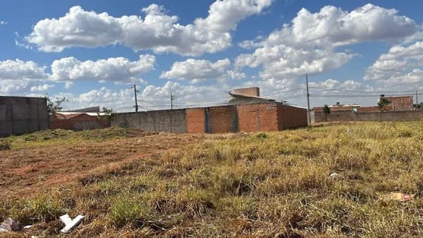 Terreno à venda no bairro Monte Hebron em Uberlândia/MG