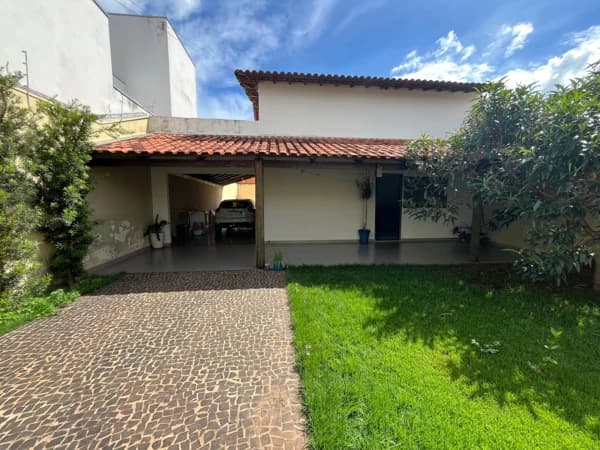 Casa à venda no bairro Nova Uberlândia em Uberlândia/MG