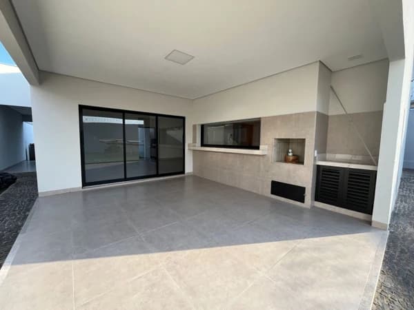 Casa à venda no bairro Jardim Karaíba em Uberlândia/MG