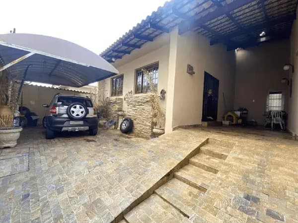 Casa à venda no bairro Nossa Senhora Aparecida em Uberlândia/MG