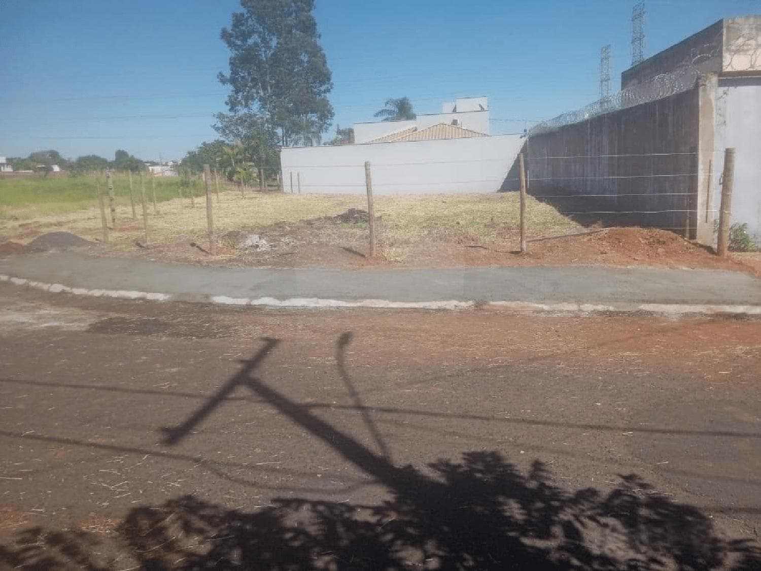 Terreno à venda no bairro Jardim Inconfidência em Uberlândia/MG
