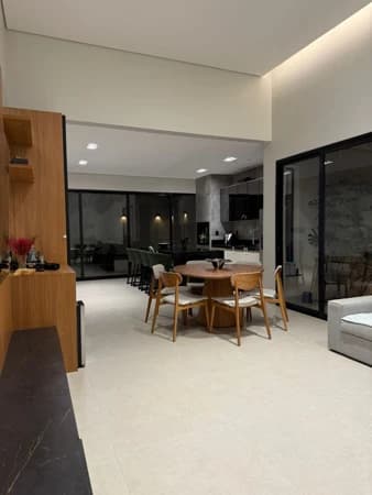 Casa à venda no bairro Jardim Botânico em Uberlândia/MG
