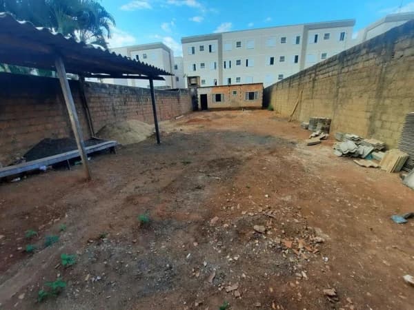 Terreno à venda no bairro Jardim Patrícia em Uberlândia/MG