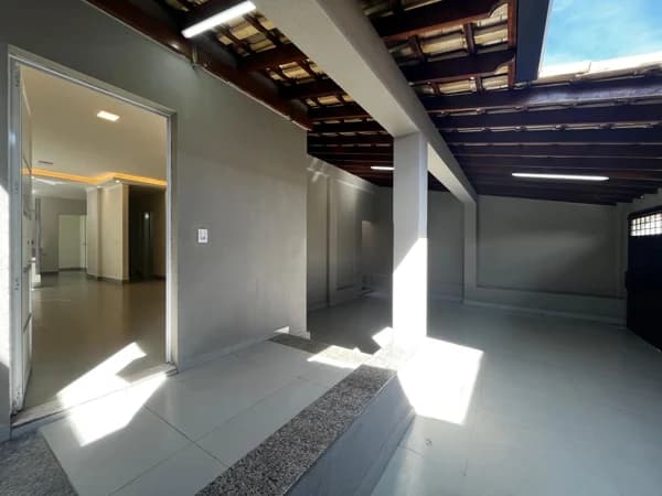 Casa à venda no bairro Santa Mônica em Uberlândia/MG