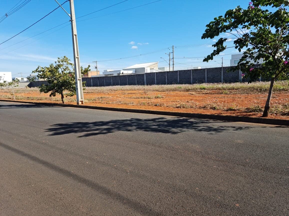 Terreno à venda no bairro Novo Mundo em Uberlândia/MG