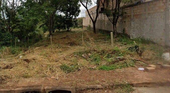 Terreno à venda no bairro Cidade Jardim em Uberlândia/MG