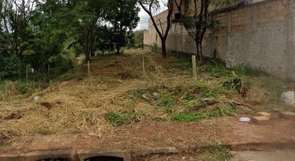 Terreno à venda no bairro Cidade Jardim em Uberlândia/MG