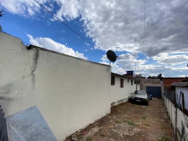Casa à venda no bairro Santa Mônica em Uberlândia/MG