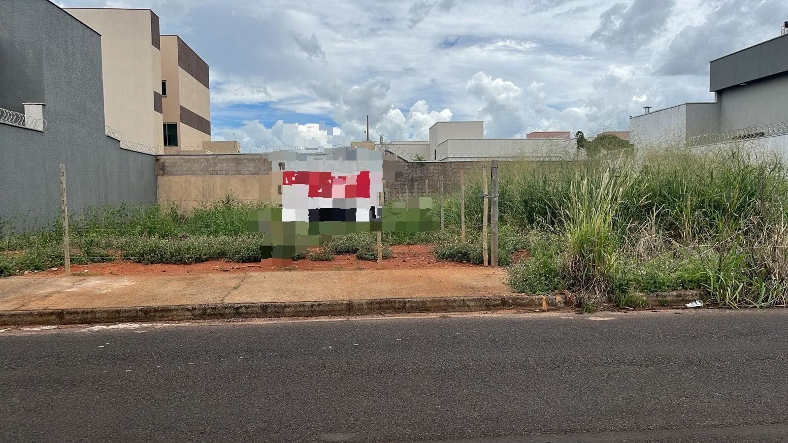 Terreno à venda no bairro Novo Mundo em Uberlândia/MG