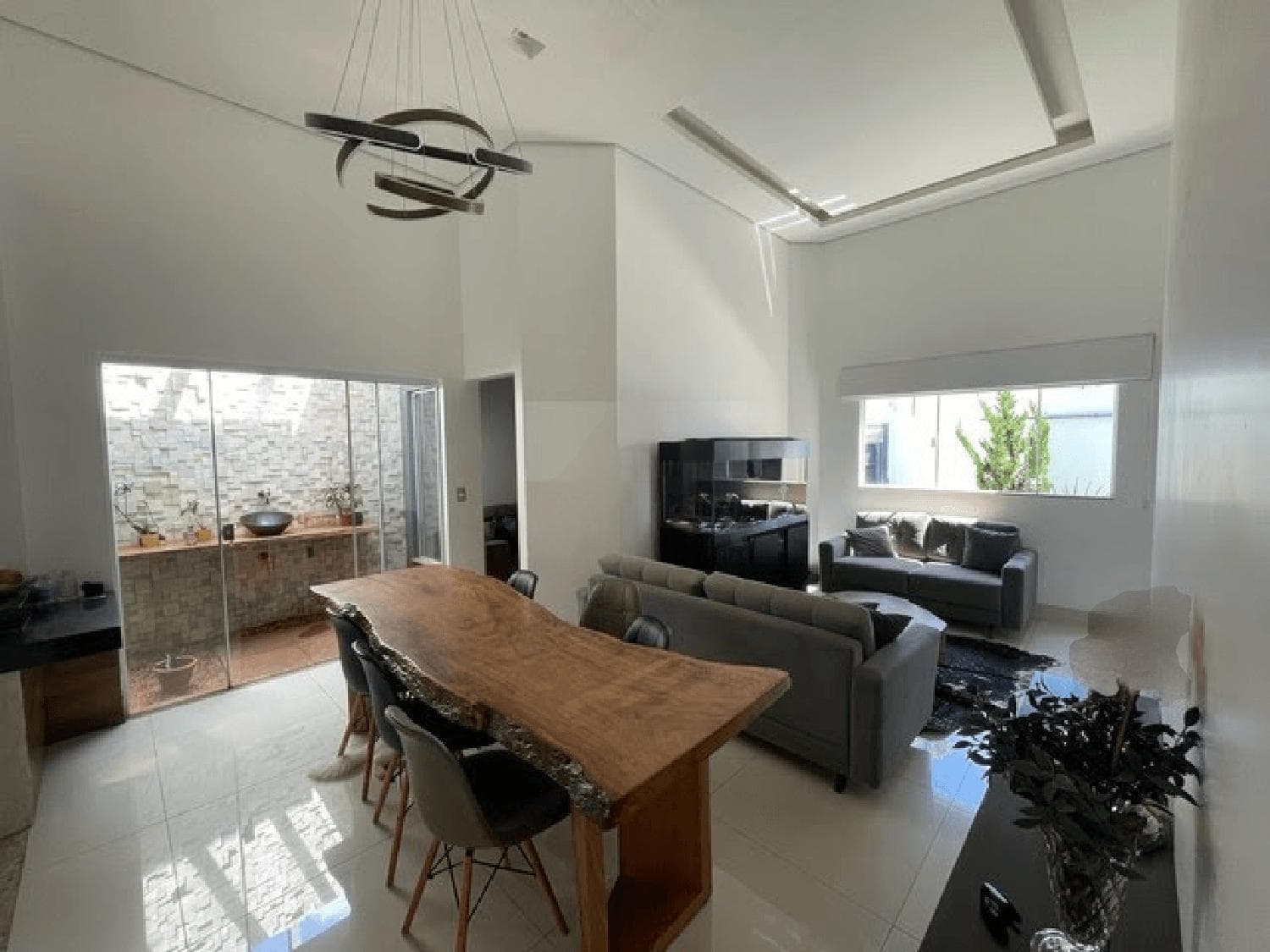 Casa à venda no bairro Vida Nova em Uberlândia/MG