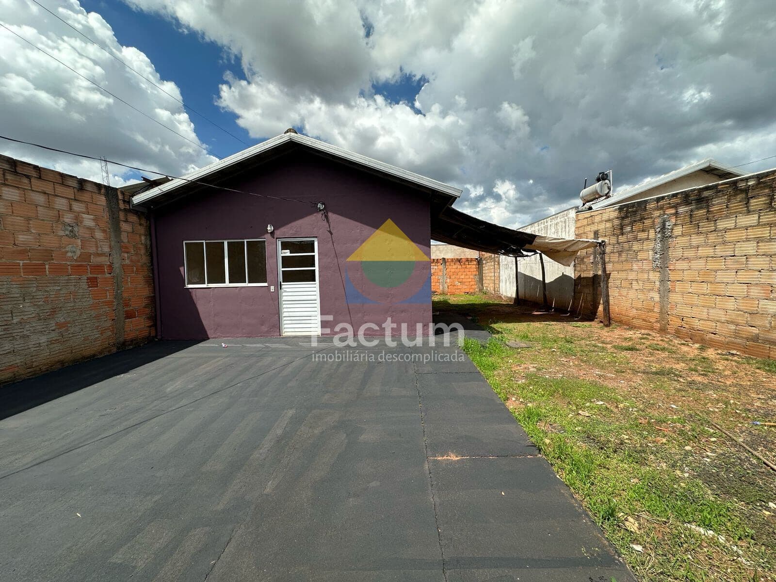 Casa em Uberlândia - Loteamento Residencial Pequis