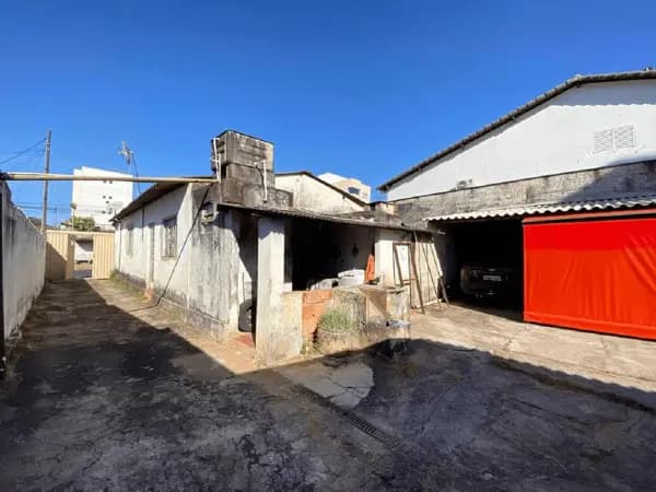 Casa à venda no bairro Santa Mônica em Uberlândia/MG