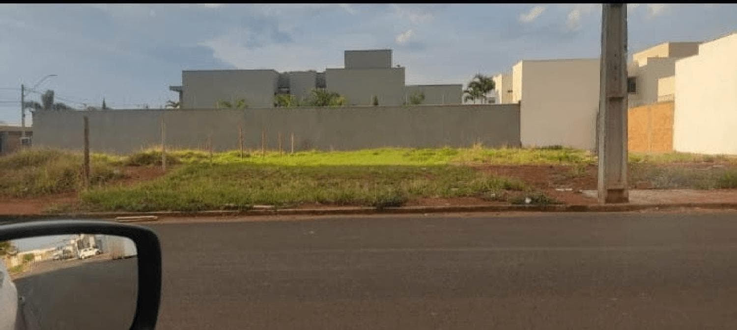 Terreno à venda no bairro Novo Mundo em Uberlândia/MG