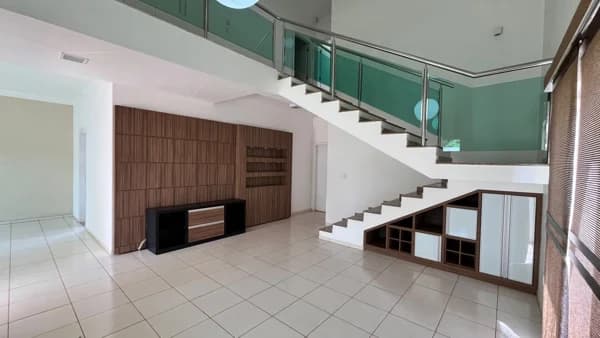 Casa à venda no bairro Jardim Karaíba em Uberlândia/MG