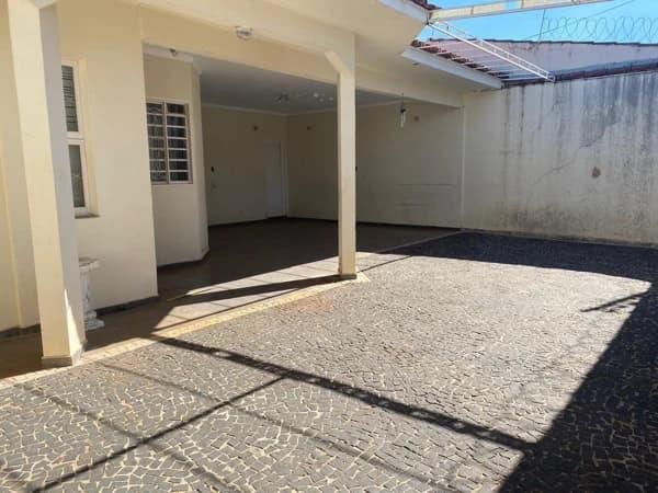Casa à venda no bairro Brasil em Uberlândia/MG