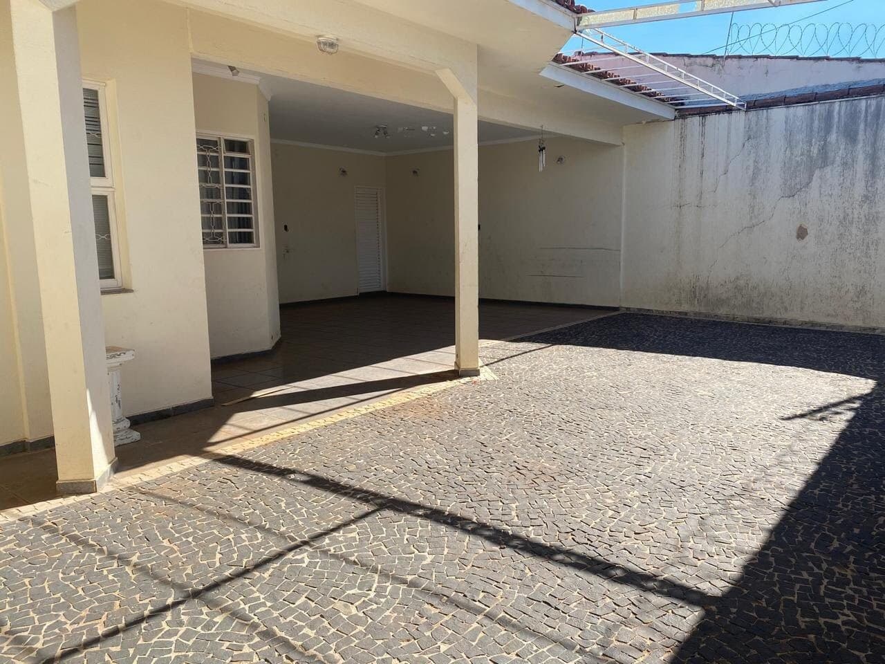 Casa à venda no bairro Brasil em Uberlândia/MG