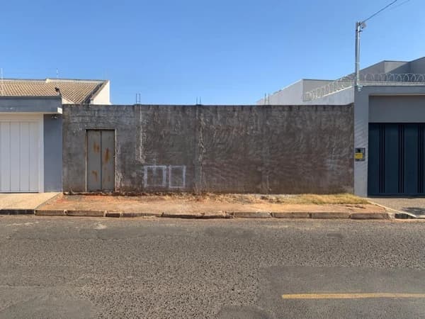 Terreno à venda no bairro Jardim Karaíba em Uberlândia/MG