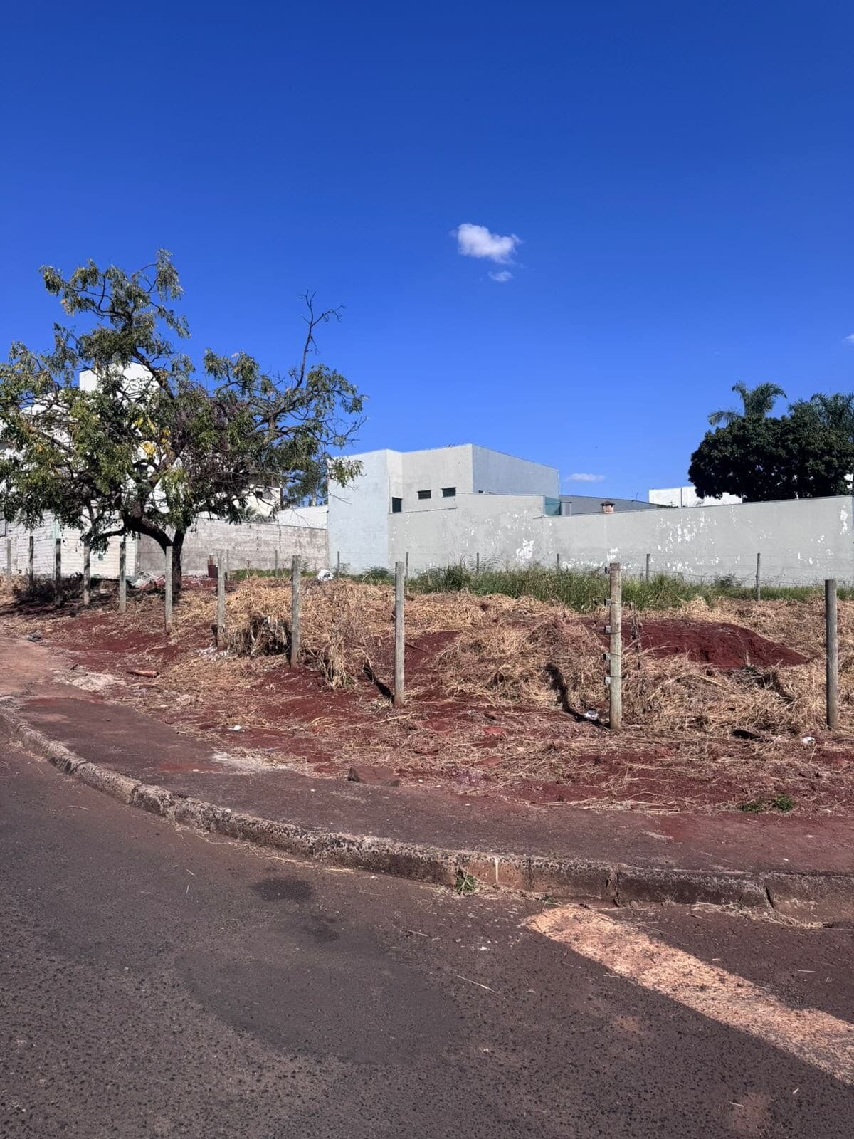Terreno à venda no bairro Morada da Colina em Uberlândia/MG