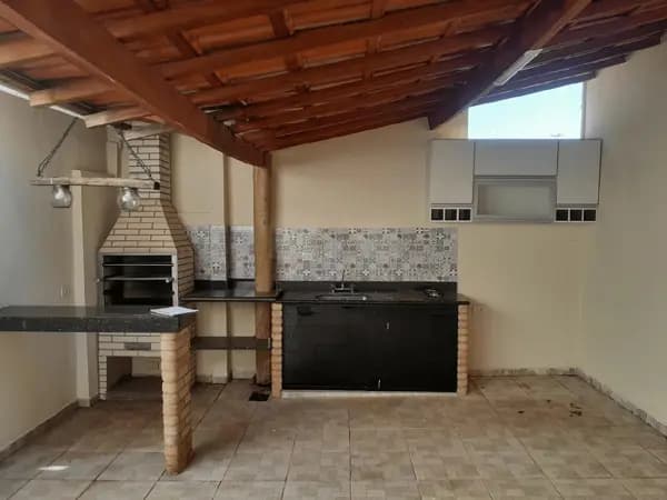 Casa à venda no bairro Santa Mônica em Uberlândia/MG