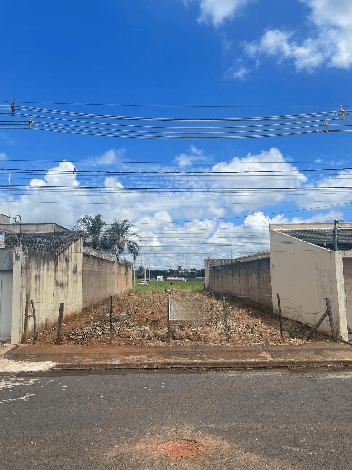 Terreno à venda no bairro Jardim Patrícia em Uberlândia/MG