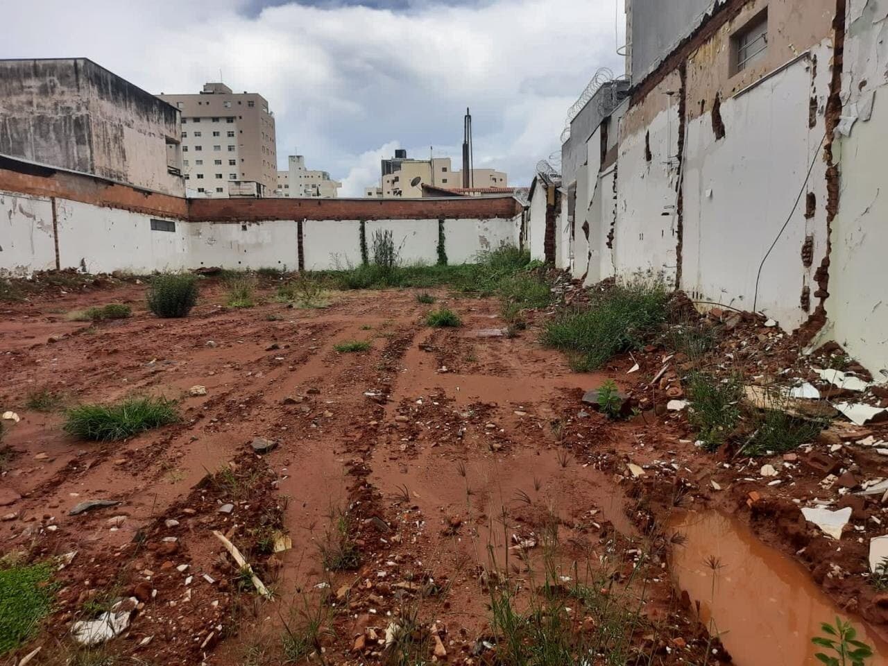 Terreno à venda no bairro Martins em Uberlândia/MG