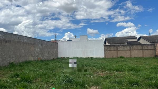 Terreno à venda no bairro Jardim Holanda em Uberlândia/MG