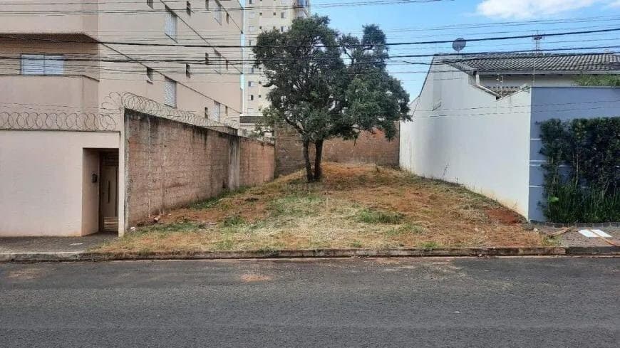 Terreno à venda no bairro Bosque dos Buritis em Uberlândia/MG
