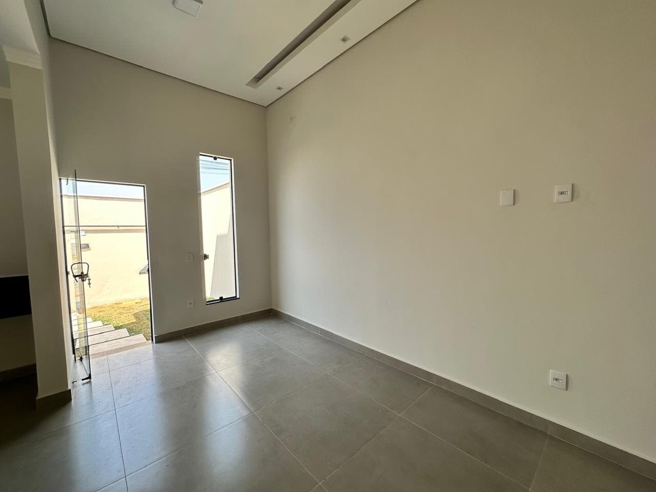 Casa à venda no bairro Jardim Holanda em Uberlândia/MG
