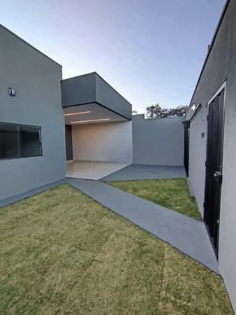Casa à venda no bairro Jardim Holanda em Uberlândia/MG