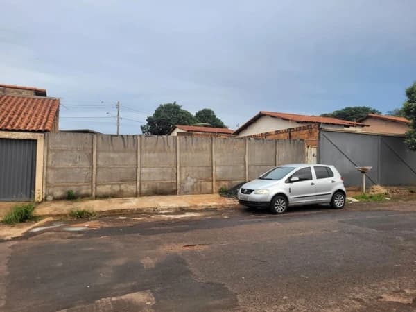 Terreno à venda no bairro Santa Mônica em Uberlândia/MG