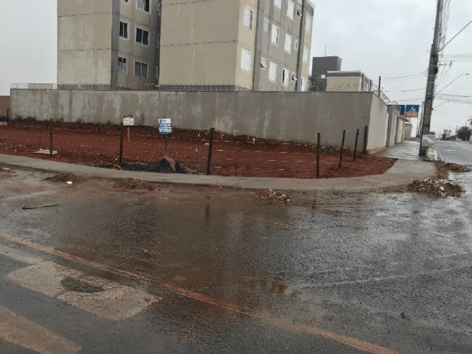 Terreno à venda no bairro Portal do Vale em Uberlândia/MG