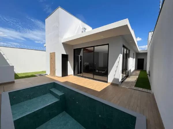 Casa à venda no bairro Vida Nova em Uberlândia/MG
