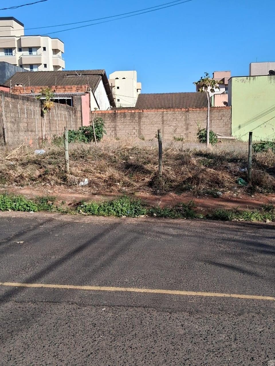 Terreno à venda no bairro Santa Mônica em Uberlândia/MG
